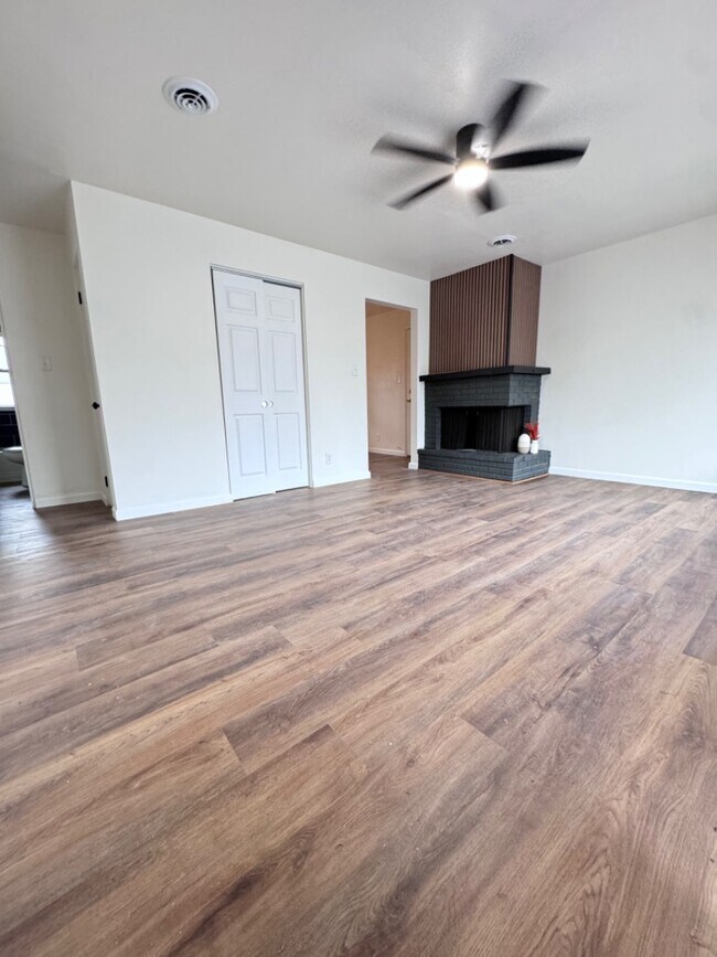 Building Photo - 1609 Foster Dr