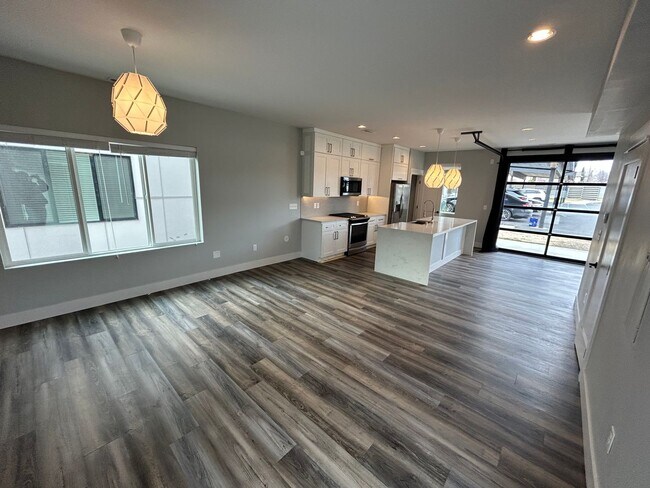 Interior Photo - The Ledge at Five Mile