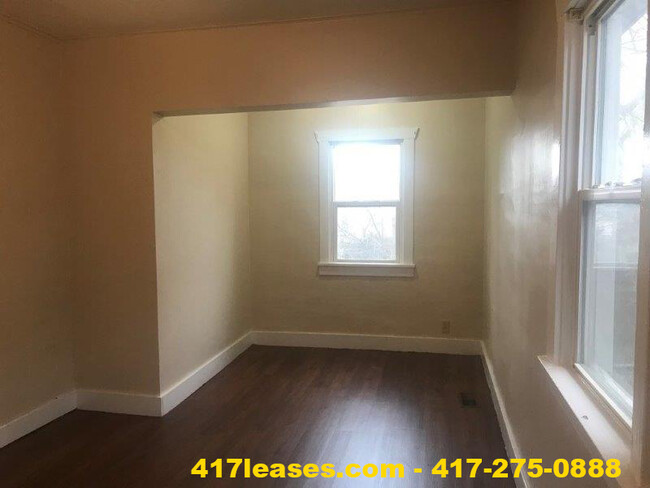 Building Photo - 2229 N Johnston Ave