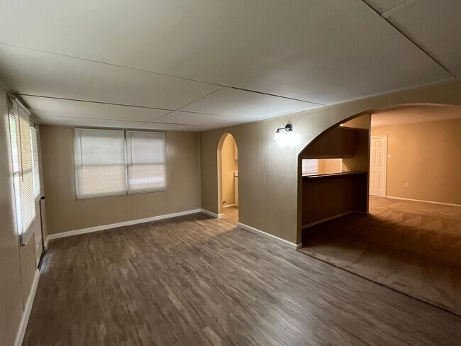 Building Photo - 103 Meadow Way