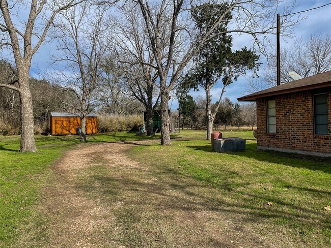 Building Photo - 401 Anderson Rd