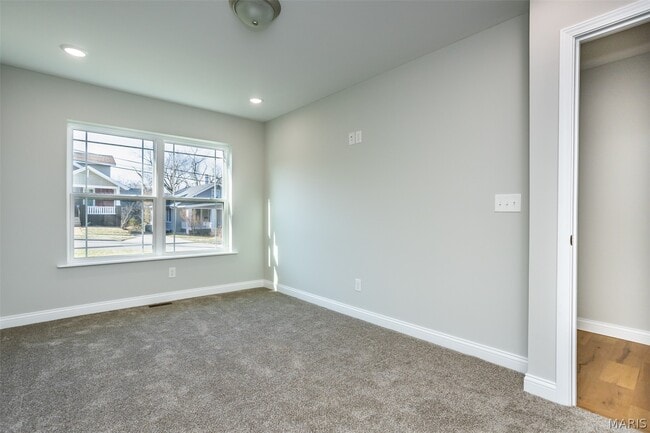 Building Photo - 652 N Kansas St