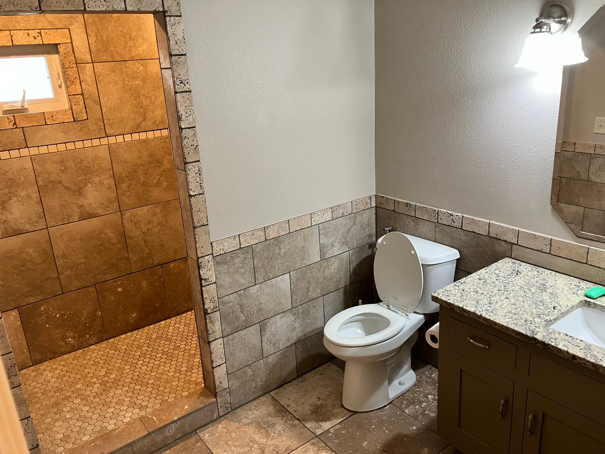 Bath2 - 805 NW B St