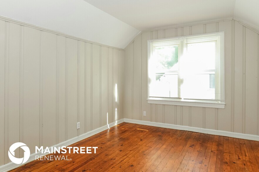 Building Photo - 2112 McCloskey Ave