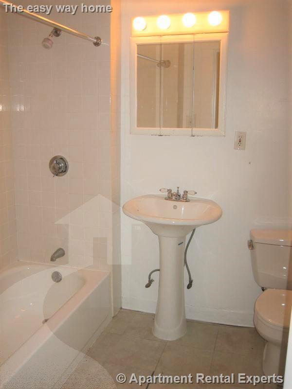 Building Photo - 14 Centre St