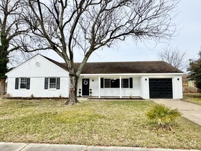 Building Photo - Fully-Renovated Ranch Home Available NOW! ...