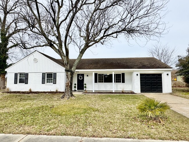 Primary Photo - Fully-Renovated Ranch Home Available NOW! ...