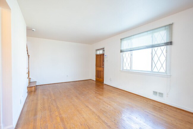 Building Photo - Lovely 3 BR/2.5 BA EOG Townhome in Temple ...