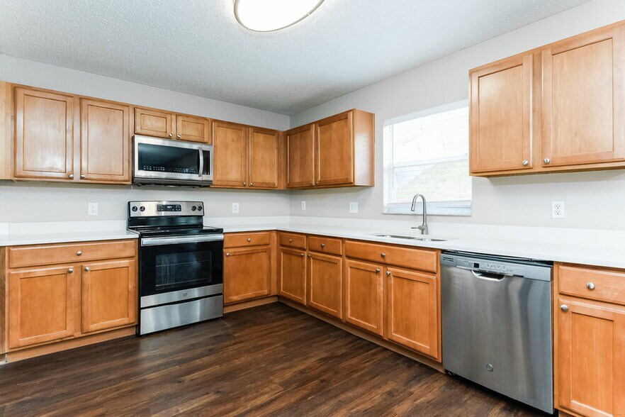 Building Photo - 2015 Country Brook Ave