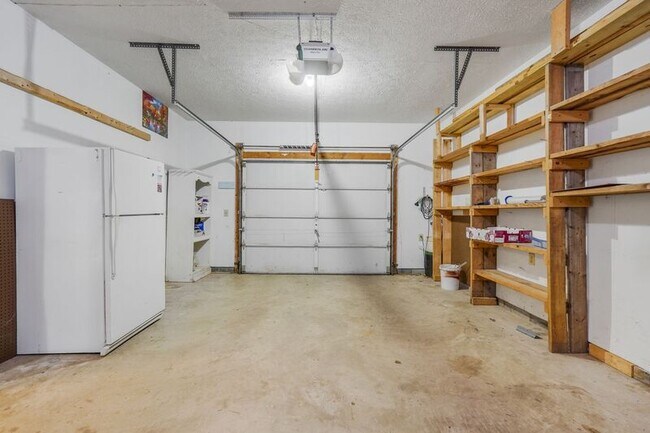 Building Photo - 8170 Linda Ln