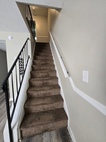 Building Photo - 1840 Tall Pines Cir