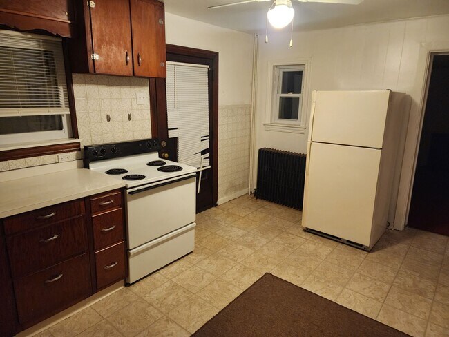 Building Photo - 545 Lowry Ave