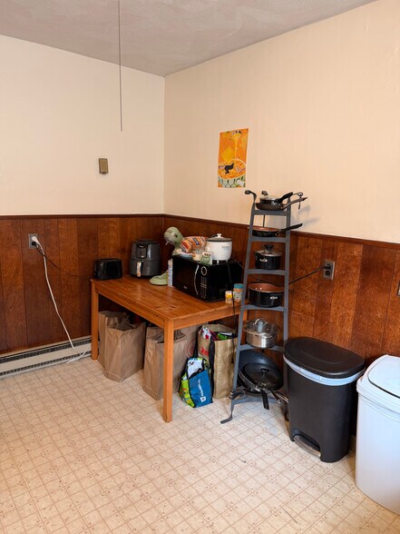 Building Photo - 49 Sunset Rd