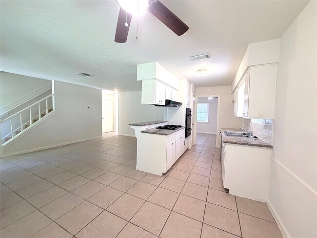 Building Photo - 9706 Crestdale Cir