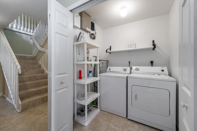 Building Photo - 1721 SW 23rd St