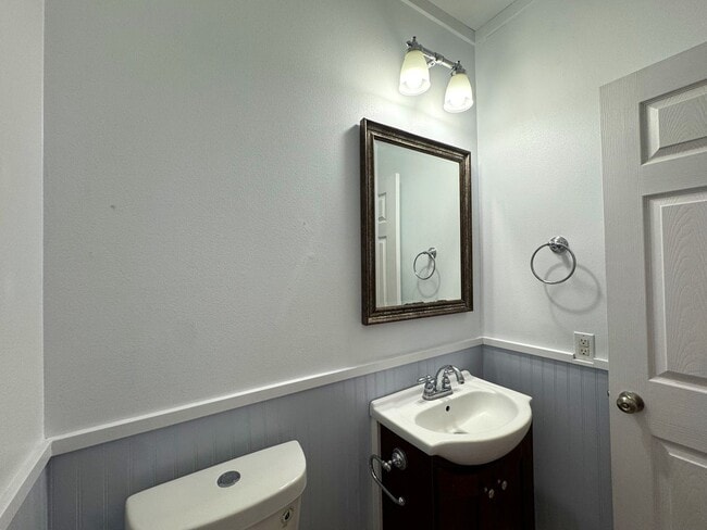 Building Photo - 11219 3rd Ave E