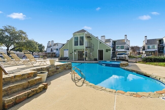 Building Photo - 3101 Sondra Dr