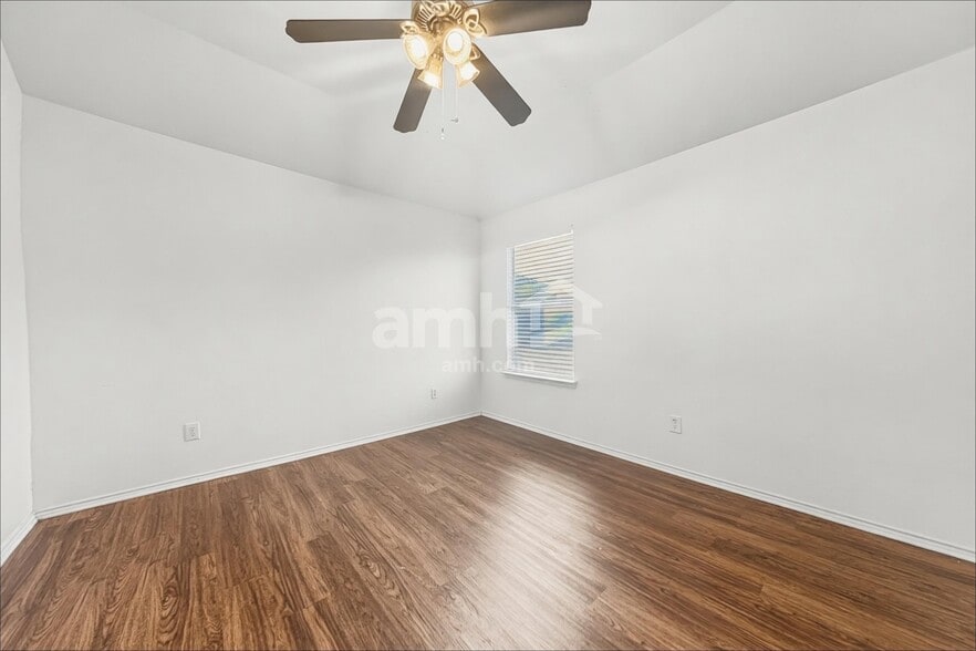 Building Photo - 4000 Hidden Meadow Ct