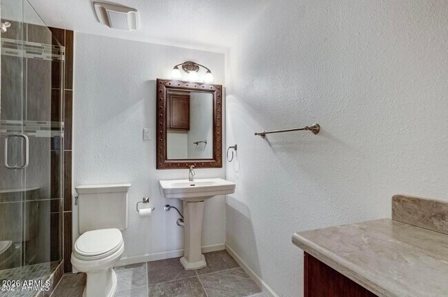 Building Photo - 40 E Fairmont Dr