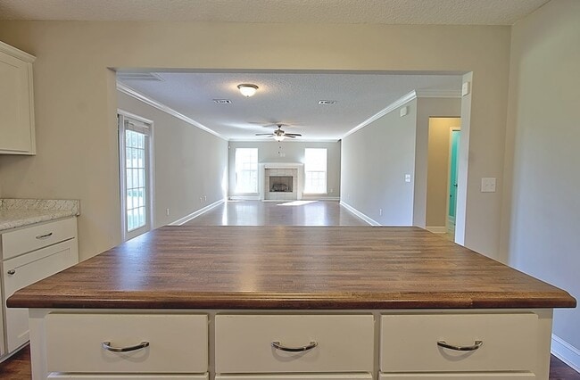 Building Photo - 771 Live Oak Church Rd