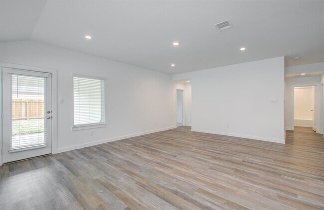 Building Photo - 8707 Shumard Oak Dr