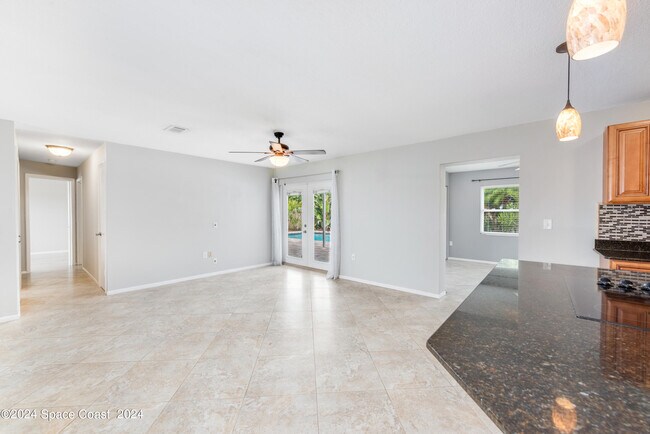 Building Photo - 2045 Date Palm Ave