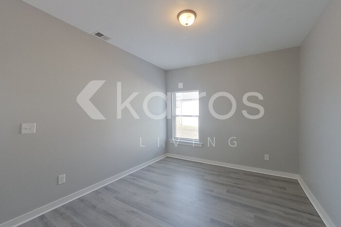 Building Photo - 15 HAWK LN