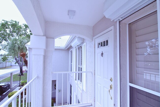 Building Photo - FURNISHED LONG TERM OR SEASONAL RENTAL WALKING DISTANCE TO MERCATO