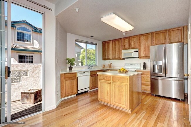 Building Photo - 4173 El Camino Real
