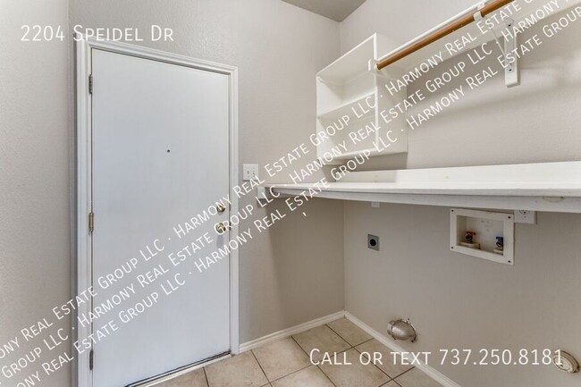 Building Photo - 2204 Speidel Dr