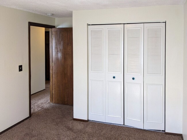 Building Photo - 1613 River Rock Dr NE