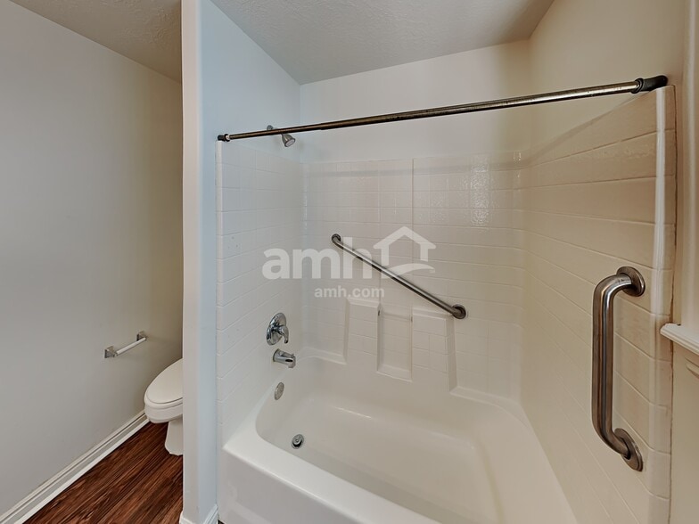 Building Photo - 468 E 1480 N