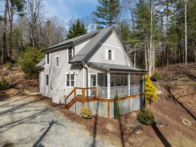 Building Photo - 251 Landwood Ln