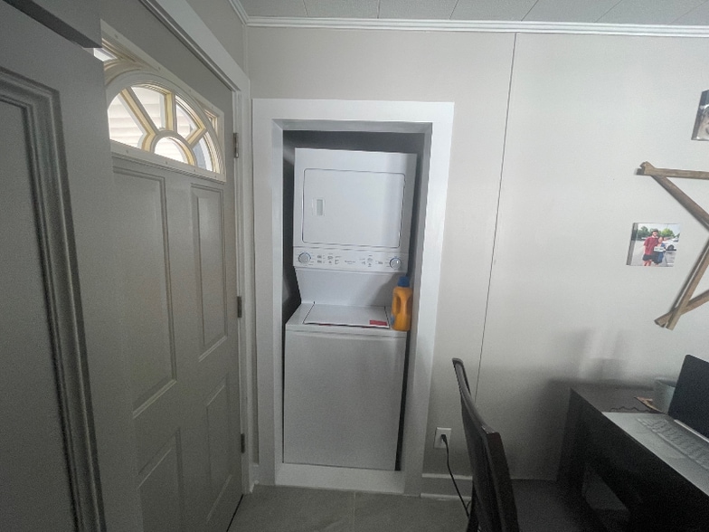 Building Photo - 1901 Cherry St