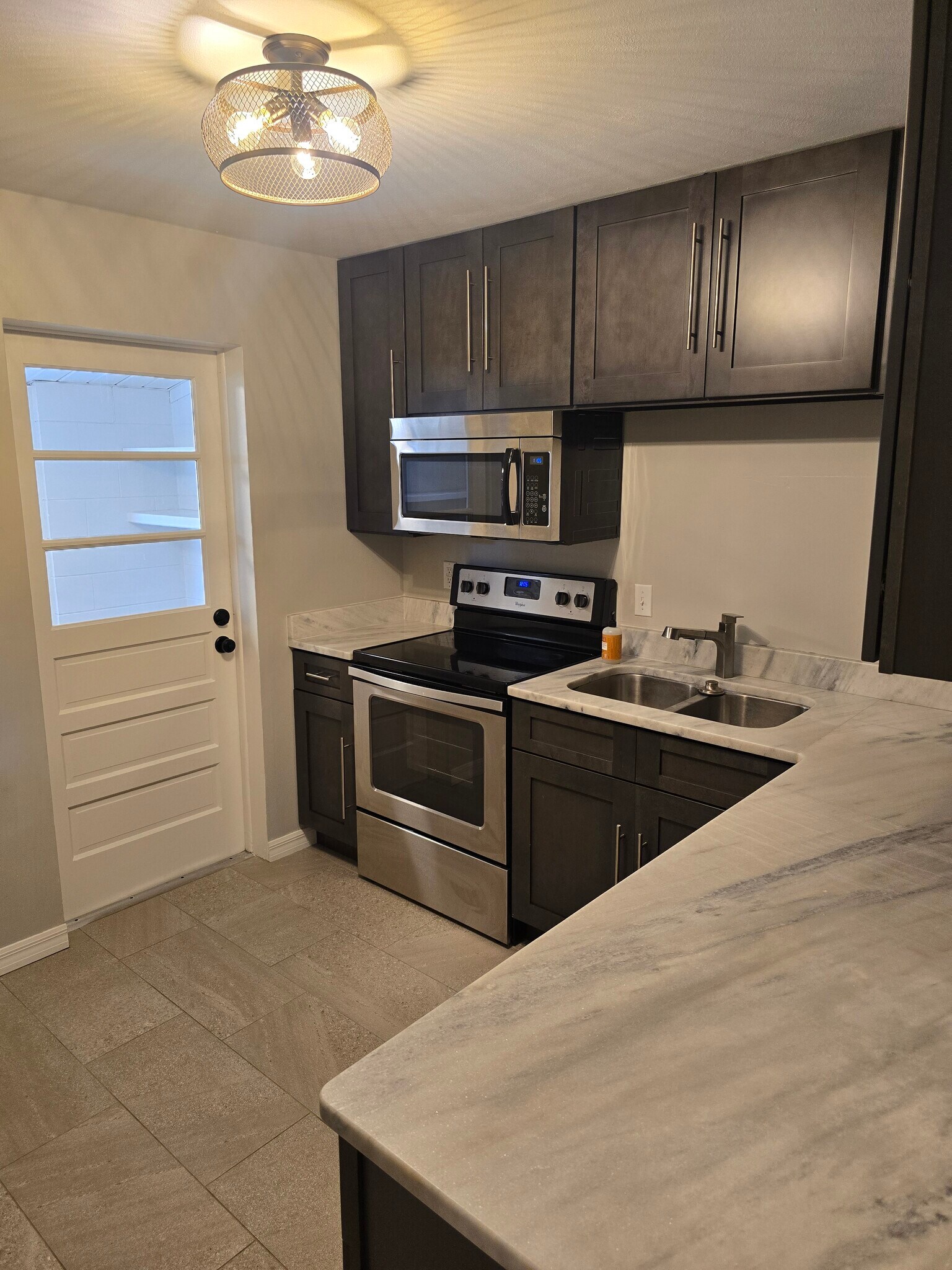 Building Photo - 650 Ave B SW