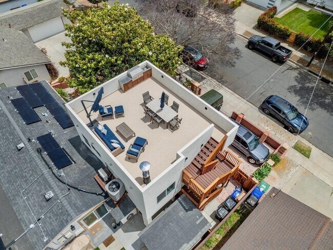 Building Photo - 5050 Gardena Ave