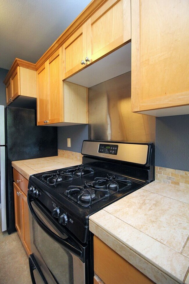 Building Photo - Upper Level Chasselton 1 Bedroom Condo in ...
