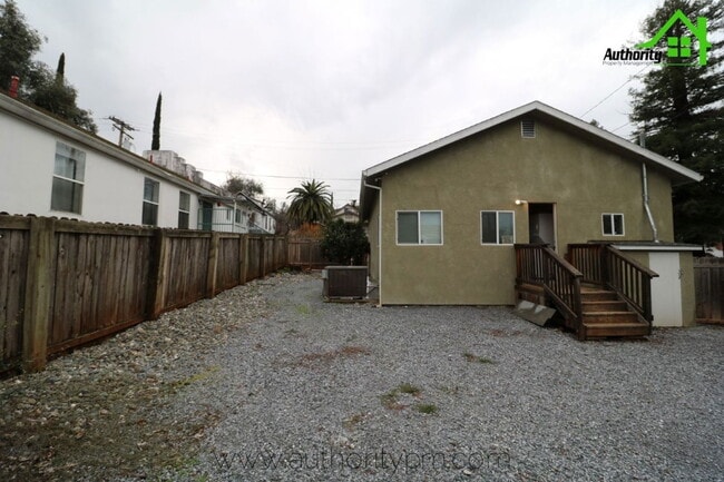 Building Photo - 1201 Willis St