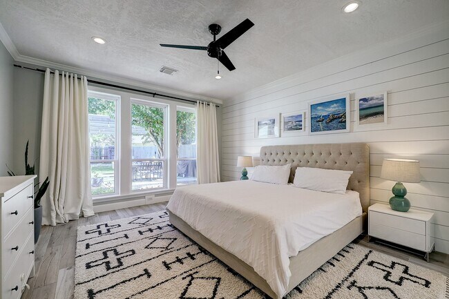 Building Photo - 18902 Mountain Spring Dr