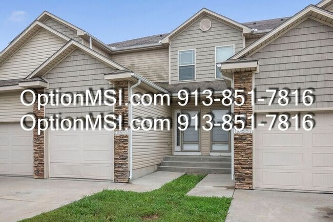 Building Photo - Townhome available in Piper schools