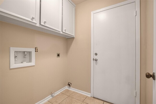 Building Photo - 17163 Beaver Springs Dr