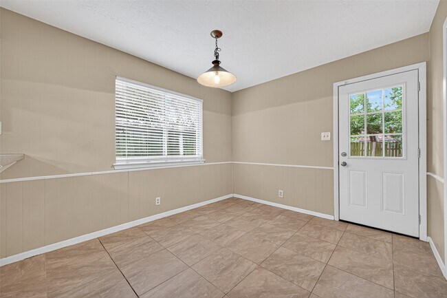 Building Photo - 23919 Farm Hill Dr