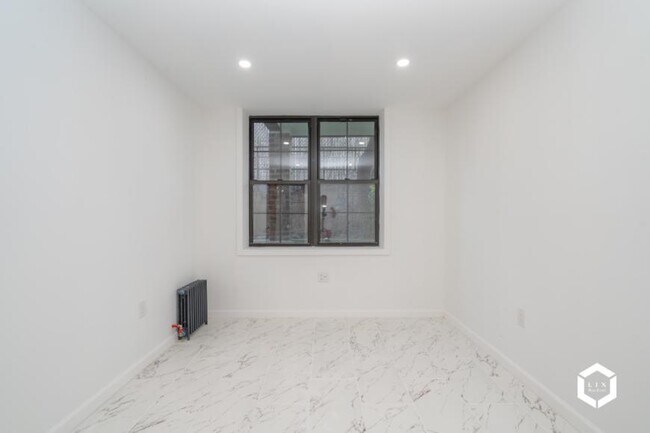Building Photo - 2 bedroom in JAMAICA NY 11433