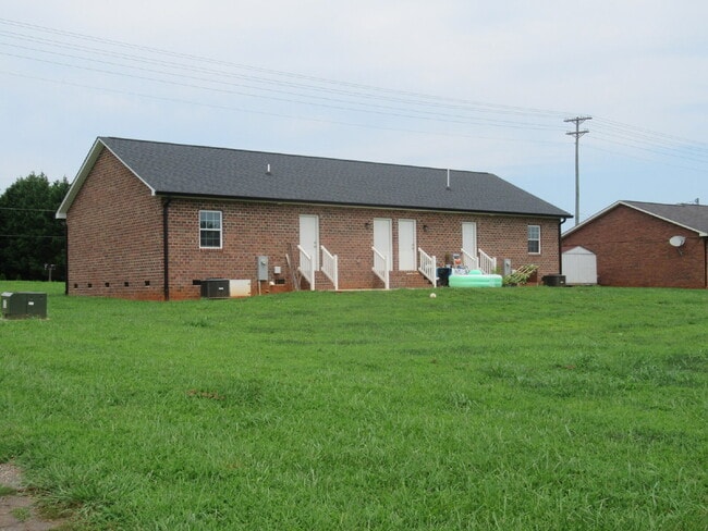 Building Photo - Great Brick Duplex Rental on the Southwest Side of Lincolnton!