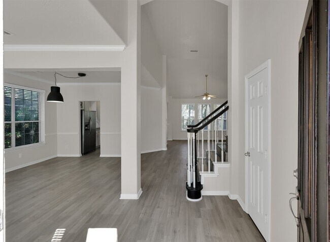 Building Photo - 22 Belcarra Pl