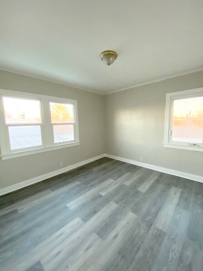 Building Photo - 800 N Tamarind Ave