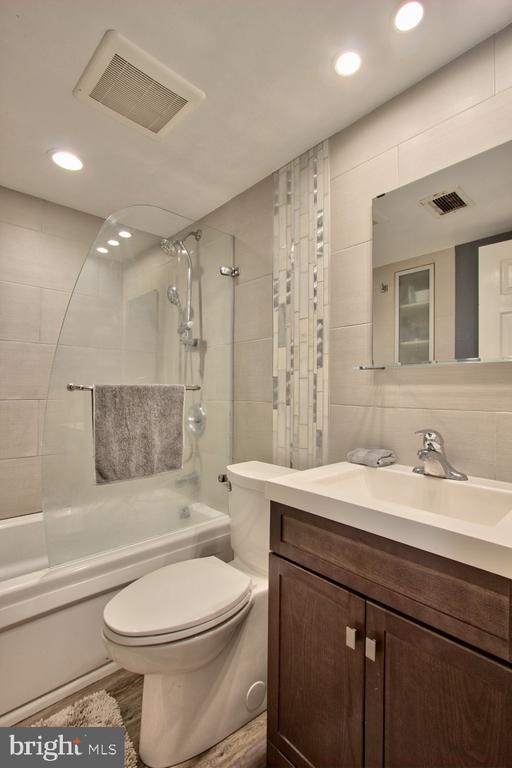 Building Photo - 10026 Fair Wds Dr