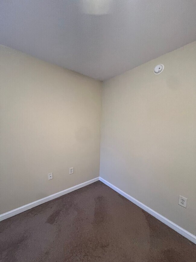 Building Photo - 15-1529 Gutleber