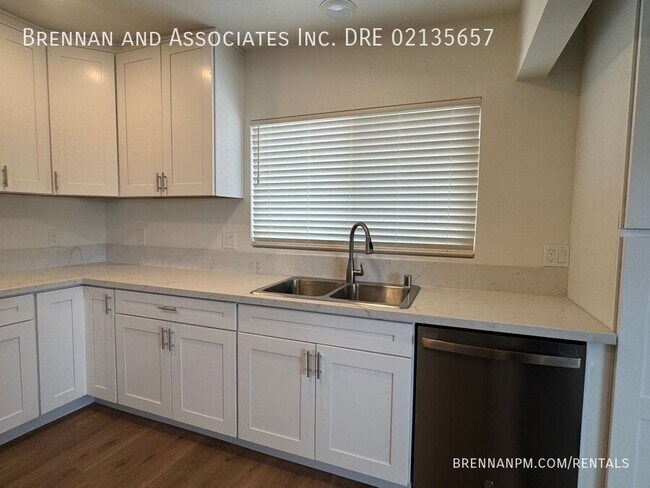 Building Photo - 330 Lento Ln