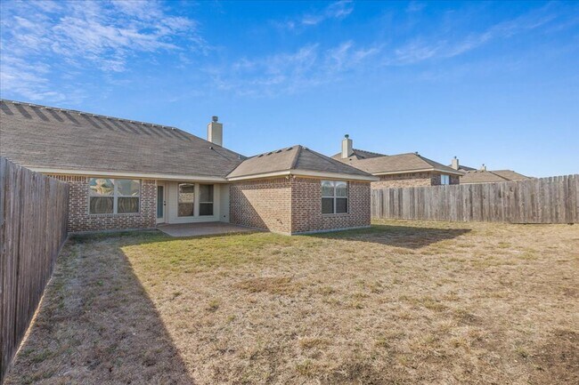 Building Photo - 3BR / 2BA Duplex in Hewitt, Texas | Midway ISD